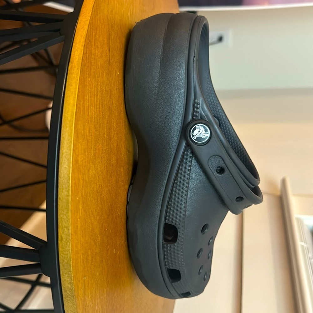 Gently used black crocs classic platform clog women’s
